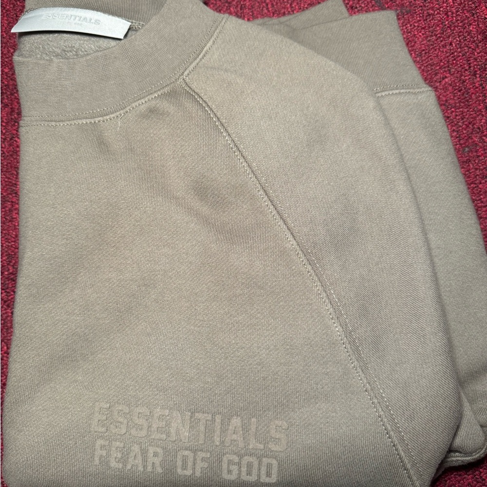 New essential crew neck